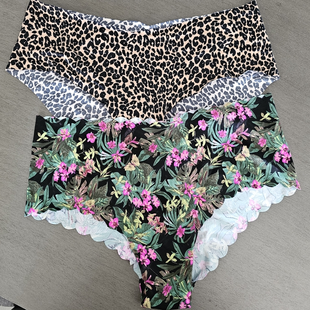 Victoria's Secret No Show Cheeky x 2